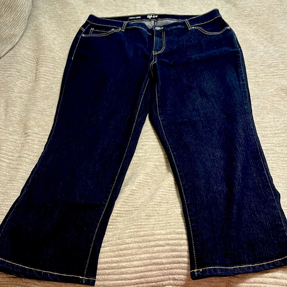 Style & Co women’s jean capri, size 16W